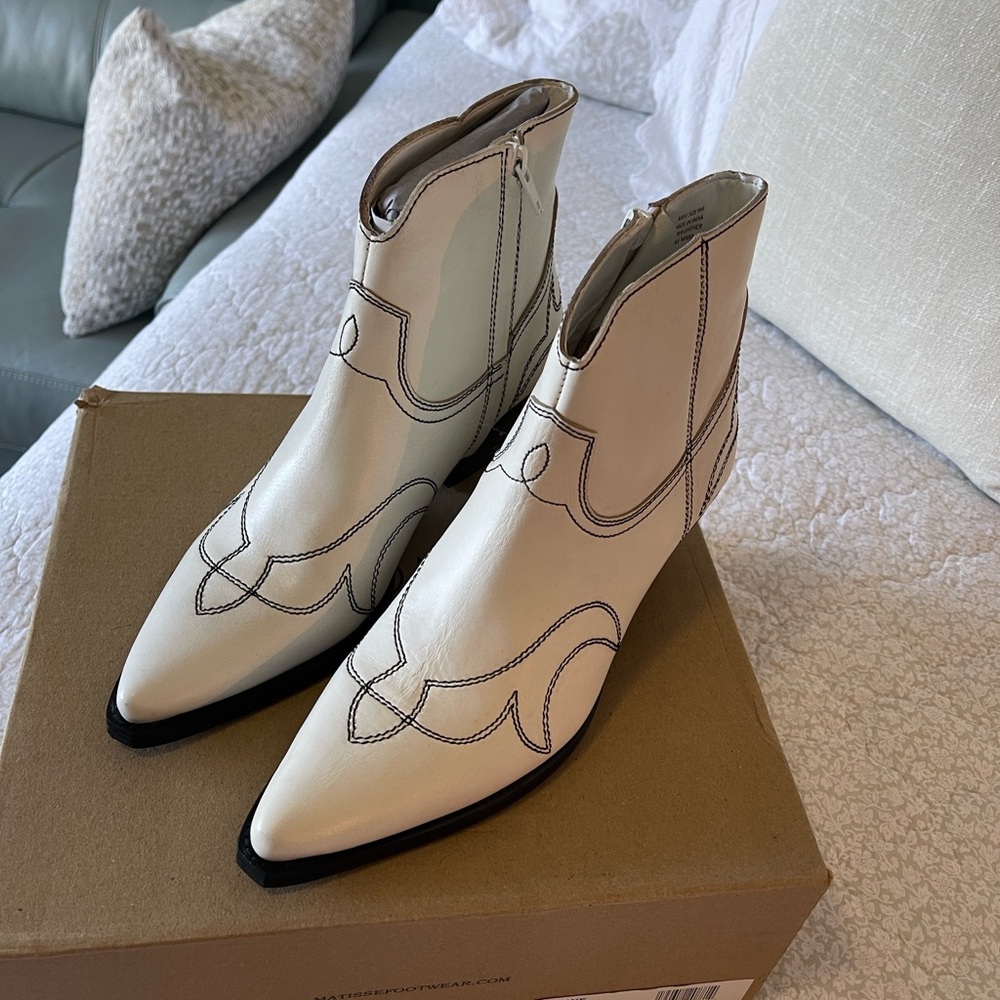 Coconuts by Matisse Leather Western Ankle Bootie